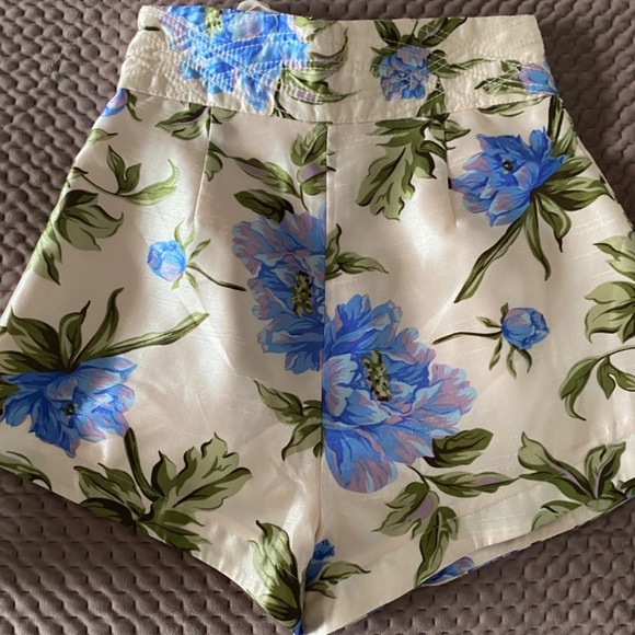 Alice Mcall Wildflower Shorts - Picture 3 of 4